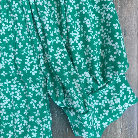 Adrianna Papell Green with White Flowers Long Sleeve Boxy Blouse Size Medium - Picture 4 of 10